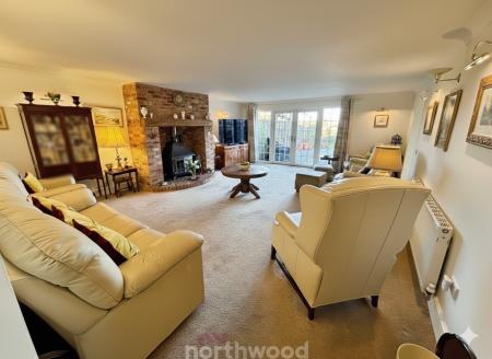 4 bedroom Bungalow for sale in Braithwaite Lane, Braithwaite, Doncaster, DN7