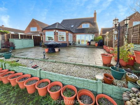 4 bedroom Bungalow for sale in Braithwaite Lane, Braithwaite, Doncaster, DN7