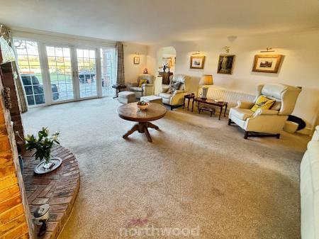 4 bedroom Bungalow for sale in Braithwaite Lane, Braithwaite, Doncaster, DN7