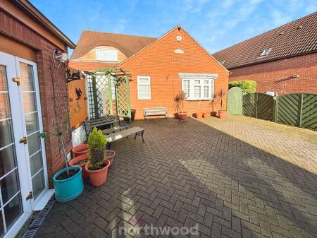 4 bedroom Bungalow for sale in Braithwaite Lane, Braithwaite, Doncaster, DN7