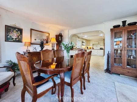 4 bedroom Bungalow for sale in Braithwaite Lane, Braithwaite, Doncaster, DN7