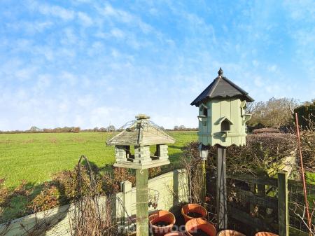 4 bedroom Bungalow for sale in Braithwaite Lane, Braithwaite, Doncaster, DN7