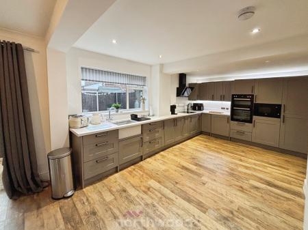 3 bedroom Semi-detached house for sale in Abbey Way, Dunscroft, Doncaster, DN7