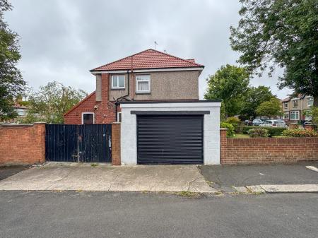 3 bedroom Semi-detached house for sale in Stratford Avenue, Grangetown, Sunderland, SR2