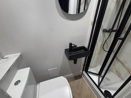 8 bedroom Terraced House to let in Azalea Terrace North, Sunderland, SR2