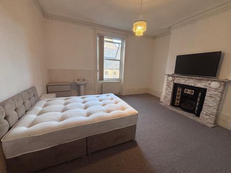 8 bedroom Terraced House to let in St Bedes Park, Sunderland, SR2