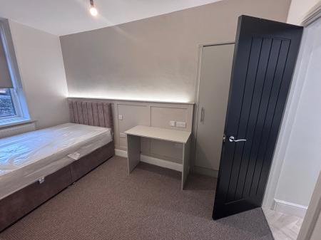 6 bedroom Terraced House to let in Springwell Avenue, Gateshead, NE9