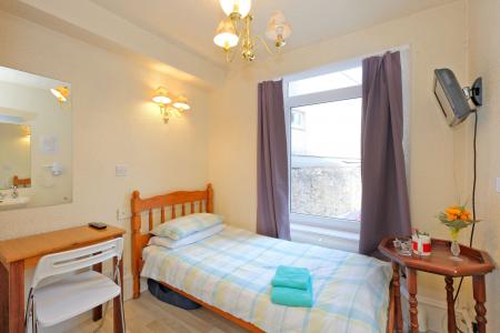 7 bedroom Detached house for sale in Brentwood Villa Guest House, 560 King St, Aberdeen, AB24