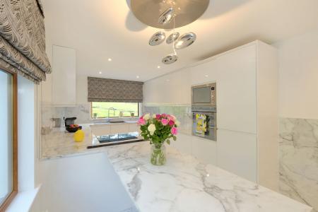 4 bedroom Detached house for sale in Heatherbank, Kintore, AB51