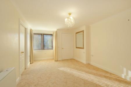 2 bedroom Flat for sale in The Rowans, Cults, Aberdeen, AB15