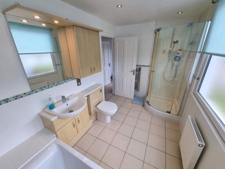 4 bedroom Semi-detached house to let in Pinewood Place, Airyhall, Aberdeen, AB15