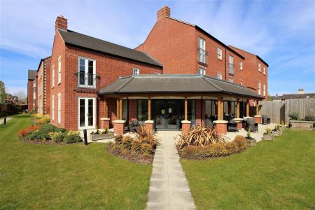 2 bedroom Ground floor flat for sale in Bainbridge Court, Ashby-De-La-Zouch, LE65