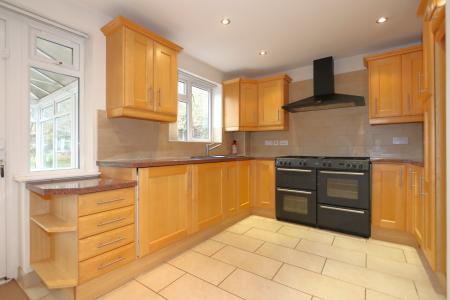 4 bedroom Detached house for sale in Blackthorn Way, Measham, DE12