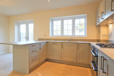 5 bedroom Detached house for sale in Redfern Road, Oakthorpe, DE12