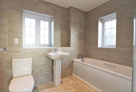 5 bedroom Detached house for sale in Redfern Road, Oakthorpe, DE12