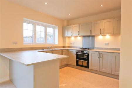 5 bedroom Detached house for sale in Redfern Road, Oakthorpe, DE12