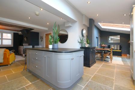 3 bedroom Terraced House for sale in Wood Street, Ashby-De-La-Zouch, LE65