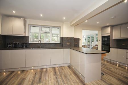 5 bedroom Detached house for sale in Hazel Close, Measham, DE12