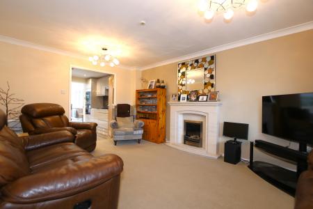 5 bedroom Detached house for sale in Hazel Close, Measham, DE12