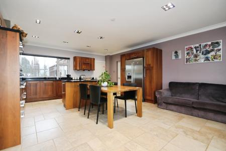 6 bedroom Detached house for sale in Leicester Road, New Packington, Ashby-De-La-Zouch, LE65