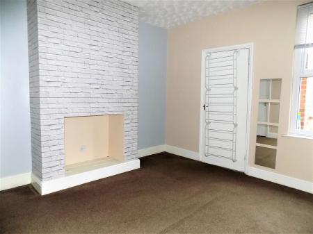 2 bedroom Semi-detached house for sale in Long Acre, Bingham, Nottingham
