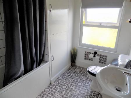 2 bedroom Semi-detached house for sale in Long Acre, Bingham, Nottingham