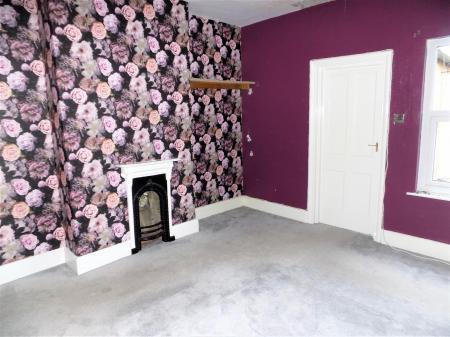 2 bedroom Semi-detached house for sale in Long Acre, Bingham, Nottingham