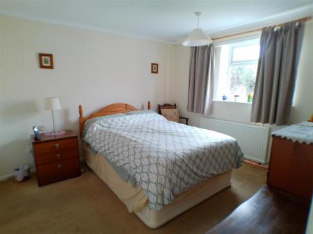 2 bedroom Detached bungalow for sale in Glendoe Grove, Bingham, Nottingham
