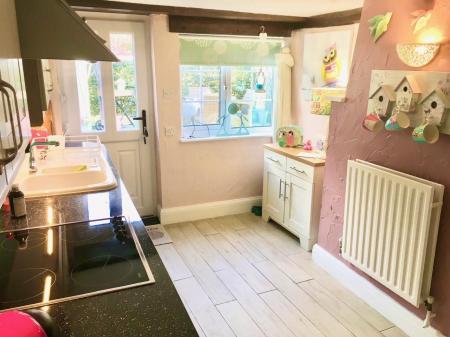 2 bedroom Cottage for sale in Kneeton Road, East Bridgford, Nottingham