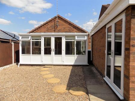 2 bedroom Bungalow for sale in Wychwood Road, Bingham, Nottingham