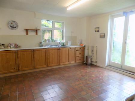 4 bedroom Semi-detached house for sale in Main Street, Hoveringham, Nottingham