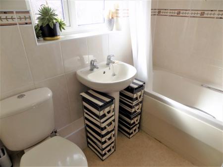 4 bedroom Detached house for sale in Lime Grove, Bottesford, Nottingham