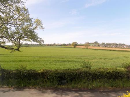 4 bedroom Character Property for sale in Saxondale Drive, Upper Saxondale, Radcliffe-On-Trent, Nottingham