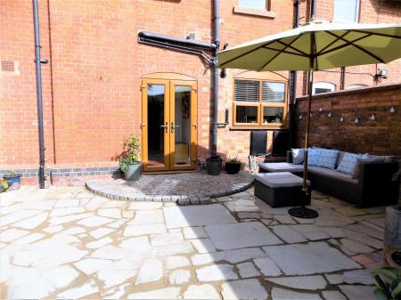 4 bedroom Character Property for sale in Saxondale Drive, Upper Saxondale, Radcliffe-On-Trent, Nottingham