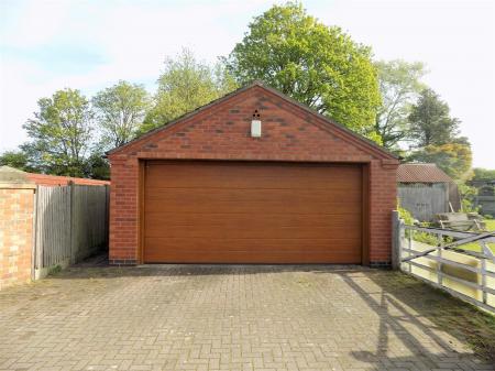 4 bedroom Character Property for sale in Saxondale Drive, Upper Saxondale, Radcliffe-On-Trent, Nottingham