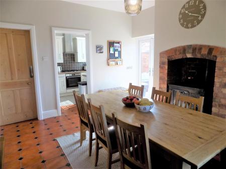 4 bedroom Character Property for sale in Saxondale Drive, Upper Saxondale, Radcliffe-On-Trent, Nottingham