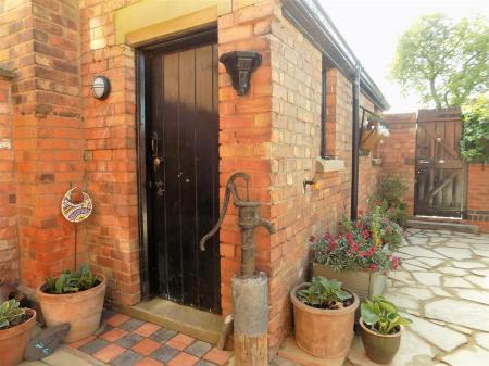 4 bedroom Character Property for sale in Saxondale Drive, Upper Saxondale, Radcliffe-On-Trent, Nottingham