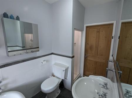 4 bedroom Character Property for sale in Saxondale Drive, Upper Saxondale, Radcliffe-On-Trent, Nottingham