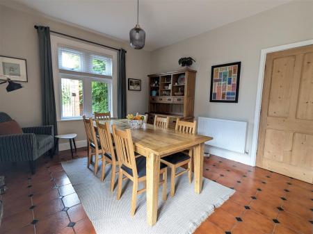 4 bedroom Character Property for sale in Saxondale Drive, Upper Saxondale, Radcliffe-On-Trent, Nottingham