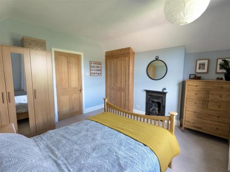 4 bedroom Character Property for sale in Saxondale Drive, Upper Saxondale, Radcliffe-On-Trent, Nottingham