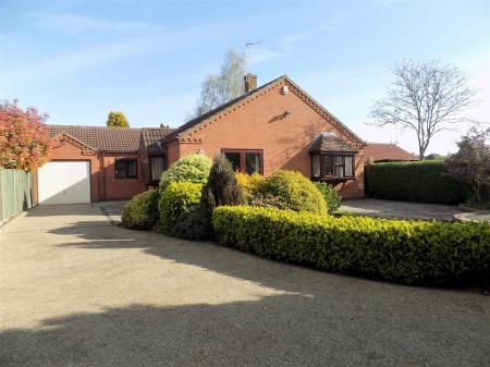 3 bedroom Bungalow for sale in Long Acre East, Bingham, Nottingham