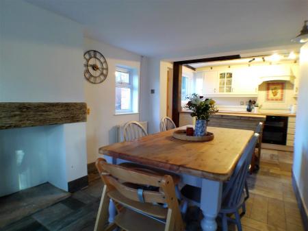4 bedroom Cottage for sale in Main Street, Aslockton, Nottingham