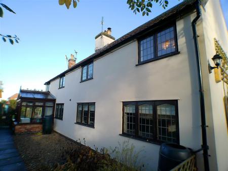 4 bedroom Cottage for sale in Main Street, Aslockton, Nottingham