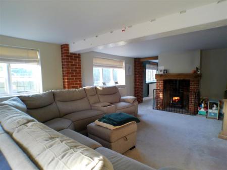 4 bedroom Cottage for sale in Main Street, Aslockton, Nottingham