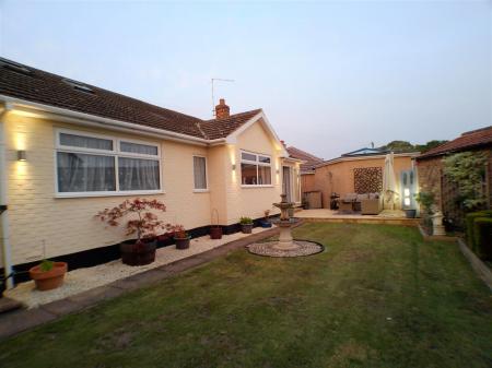 3 bedroom Detached bungalow for sale in Church Street, Granby