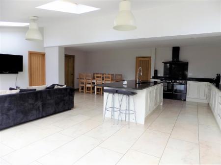 4 bedroom Detached house for sale in Inholms Gardens, Flintham