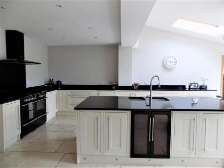4 bedroom Detached house for sale in Inholms Gardens, Flintham