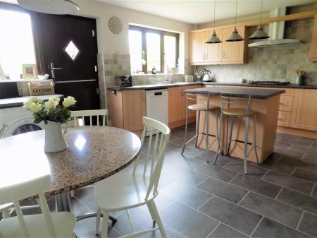 4 bedroom Detached house for sale in Barkestone Lane, Bottesford