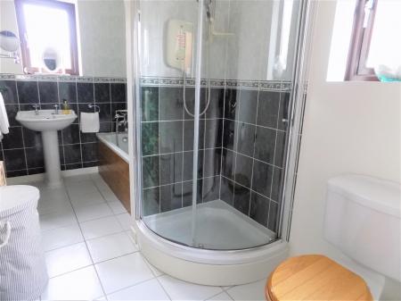 4 bedroom Detached house for sale in Barkestone Lane, Bottesford