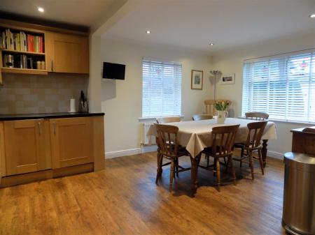 5 bedroom Detached house for sale in Pinfold Lane, Bottesford